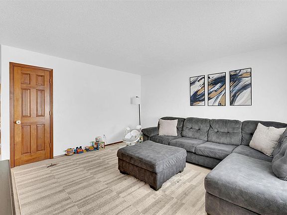 5th image of 841 Townhouse Ln