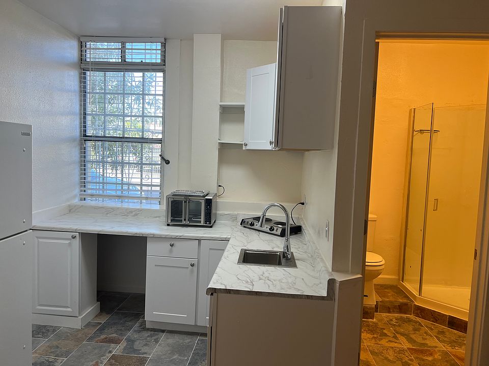 2nd image of 1431B W Jefferson Blvd Studio 2