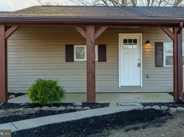 35 Camp Meeting Rd, Jonestown, PA 17038