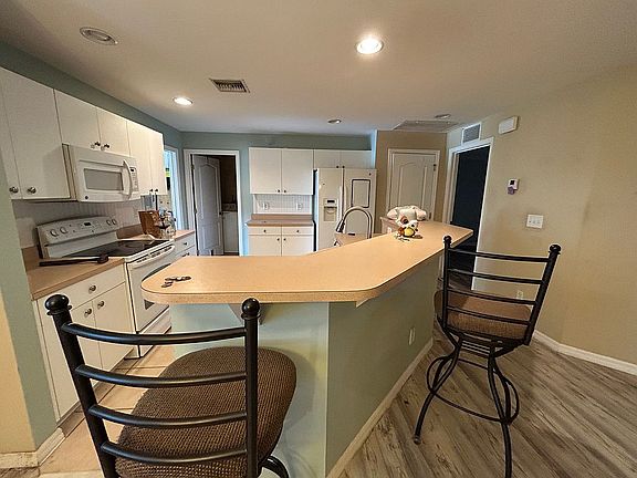 3rd image of 4305 NE 19th Pl
