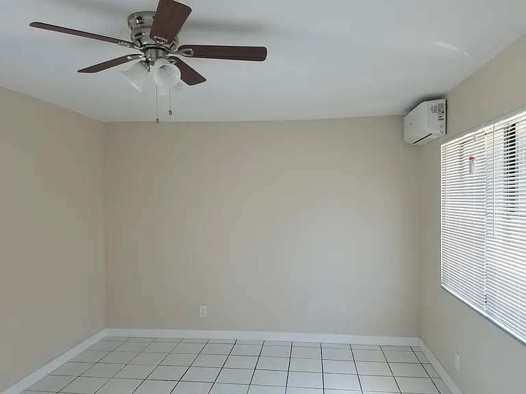 1223 NE 18th Ave #5 — Photo 3