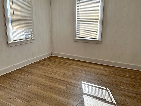 3rd image of 4 Belden St