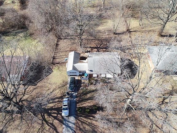 3rd image of 10033 Knollcrest Dr