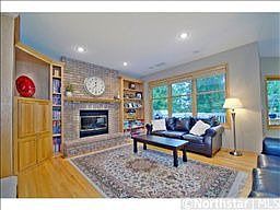 5th image of 526 Hawthorne Woods Dr