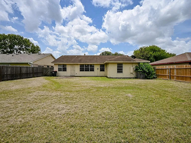 2667 Grand Canyon Dr — Photo 30