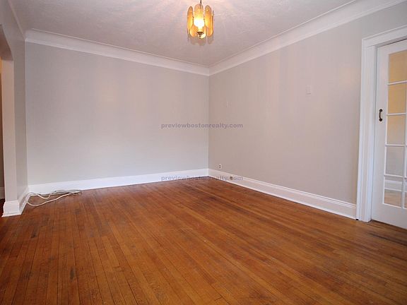 5th image of 141 Englewood Ave APT 28