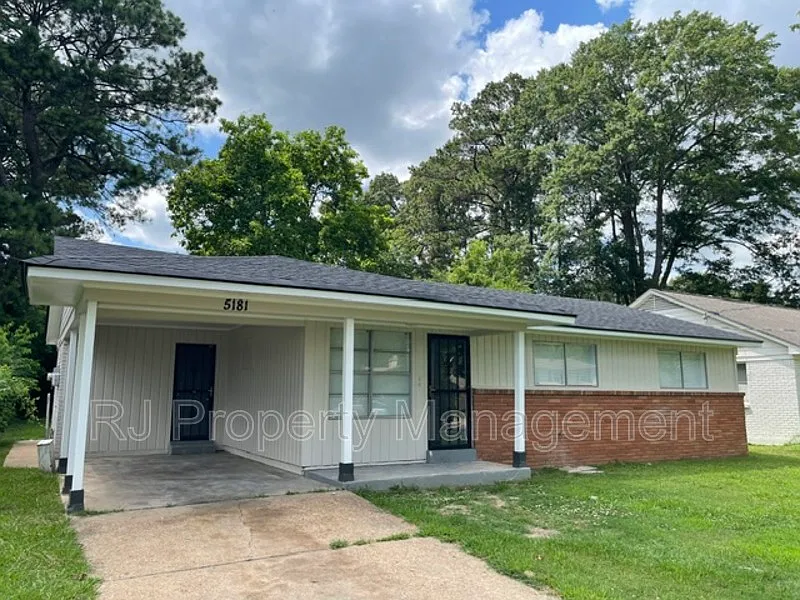 3 bed, 1.5 bath, 1235 sqft, $1,295 — Photo 2