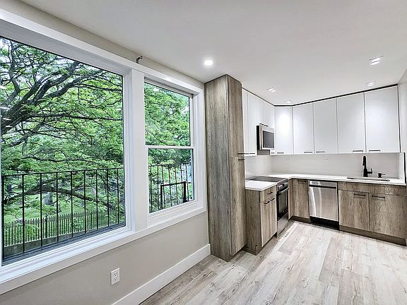 2nd image of 739 6th Ave APT 3R