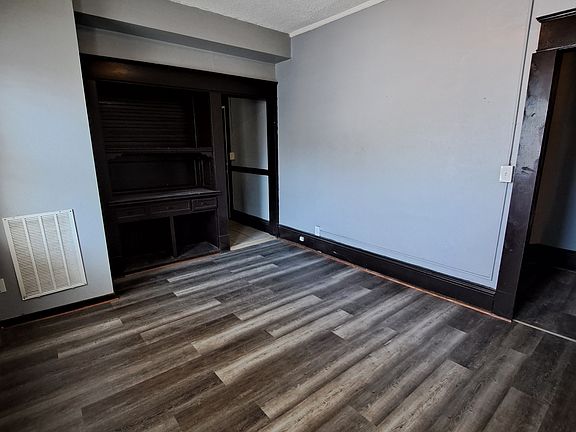 5th image of 695 Sherburne Ave APT 1