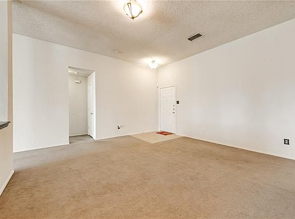 3rd image of 2612 Loch Wood Dr