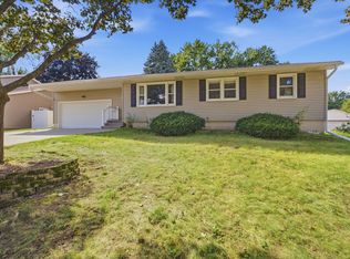 4702 Sheridan St, Davenport, IA 52806