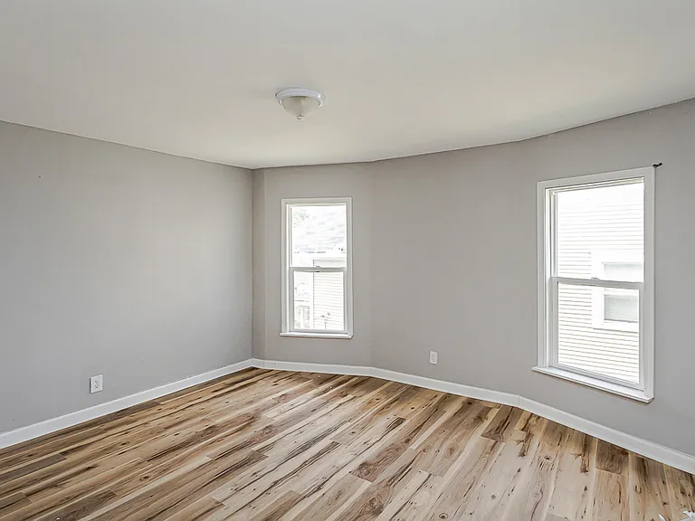 315 Eastern Ave — Photo 27