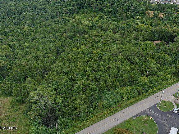 4th image of 220 Milldale Rd