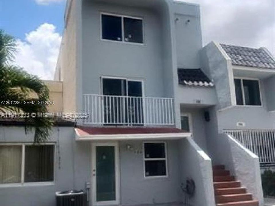 1st image of 984 W 40th St #2