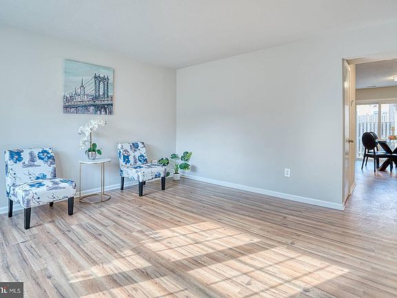 3rd image of 15733 Ambiance Dr
