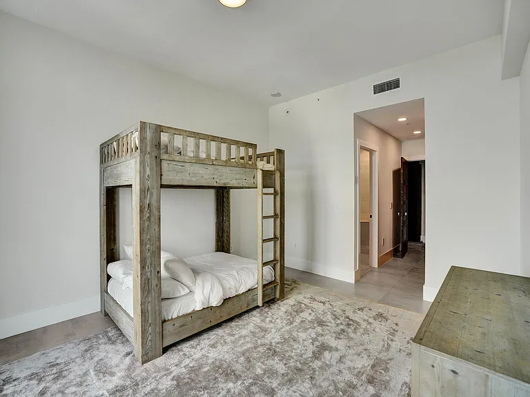 17301 Biscayne Blvd — Photo 35