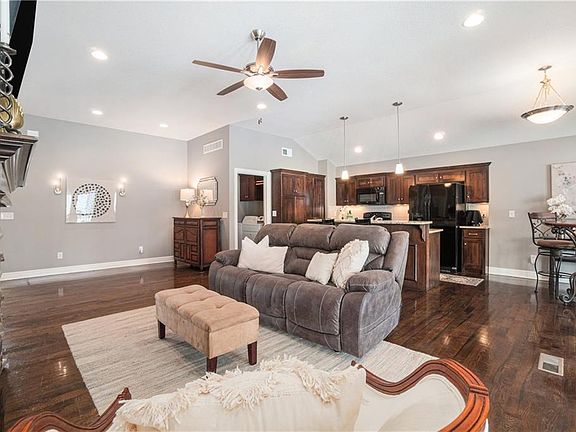 5th image of 21647 W 177th Ter