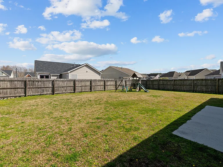 205 Lynden Ln — Photo 24