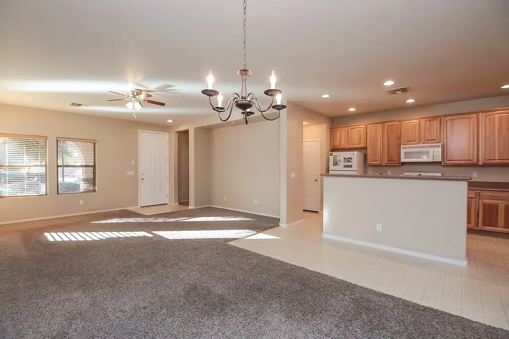 3 bed, 2.0 bath, 1818 sqft, $2,125 — Photo 4