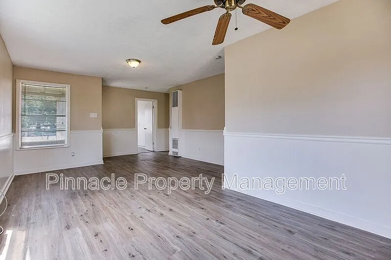 1 bed, 1.0 bath, $895 — Photo 2