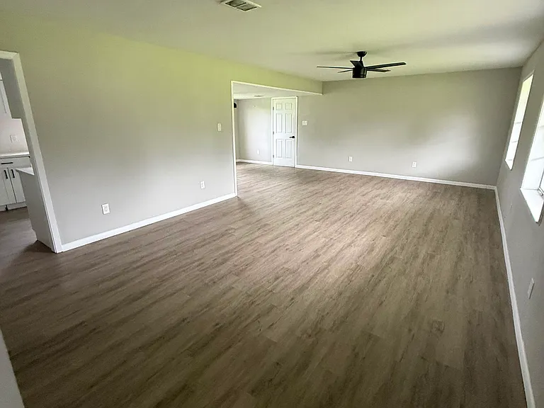 2712 Seattle St — Photo 8