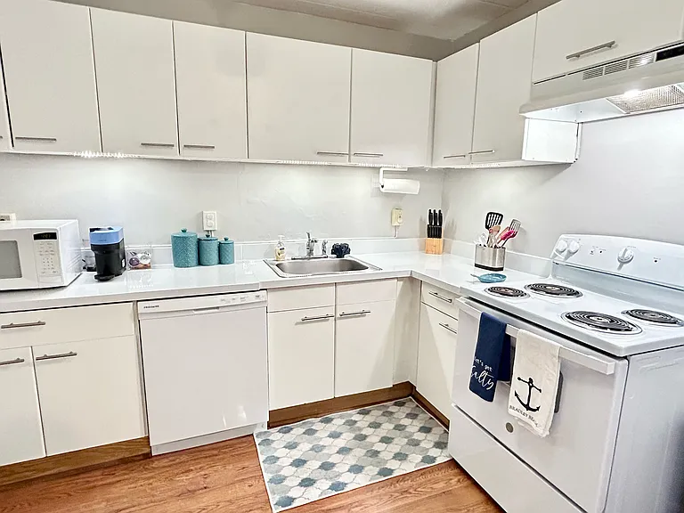 200 Ocean Park Ave #4K — Photo 6