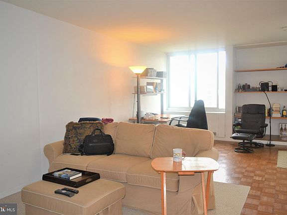 5th image of 604 S Washington Sq APT 1406