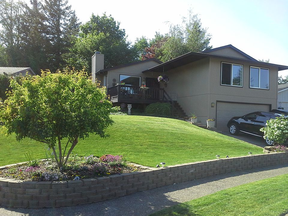 Back yard opens to park