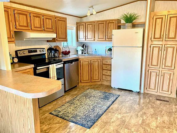 4th image of 255 NW Golden Hills Dr Space 52