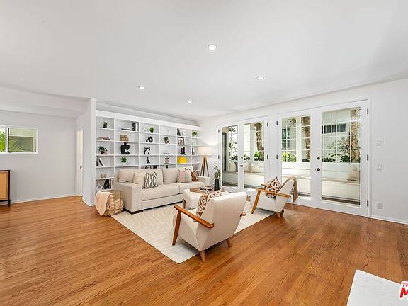 4th image of 621 S Barrington Ave APT 108