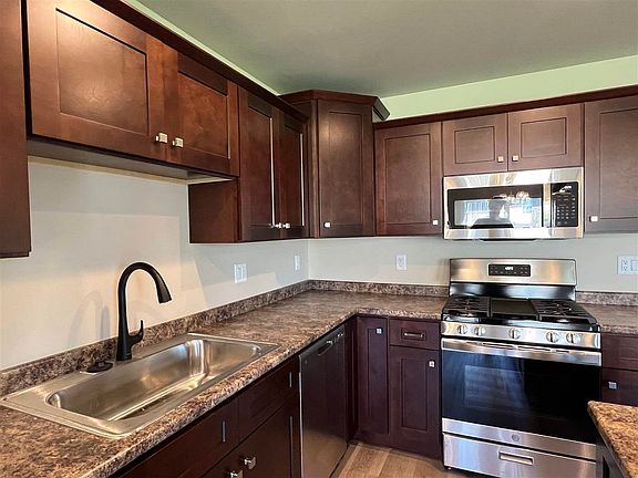 3rd image of 520 Elizabeth Ln