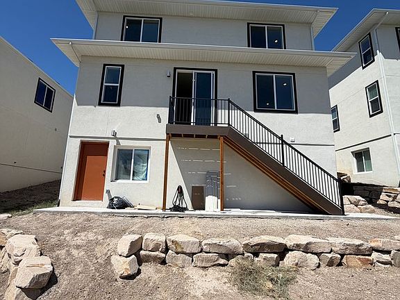 3rd image of 909 W Bullion St Unit B