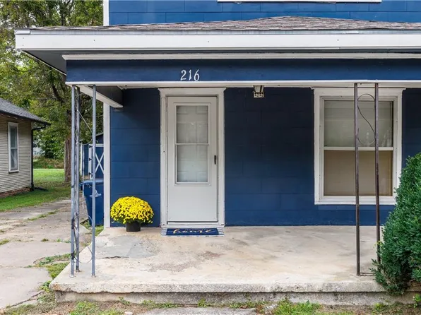 216 S 14th St, Independence, KS 67301