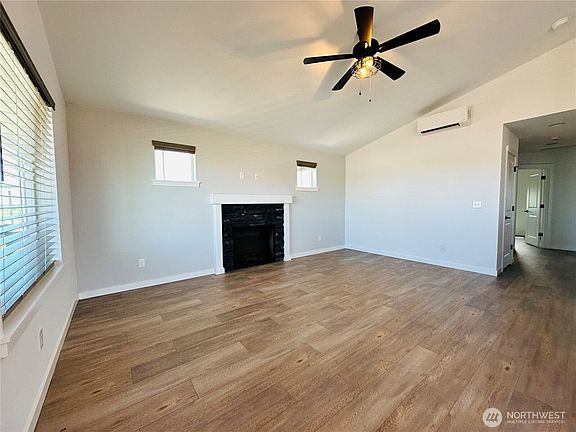 4th image of 400 Malibu Street SW