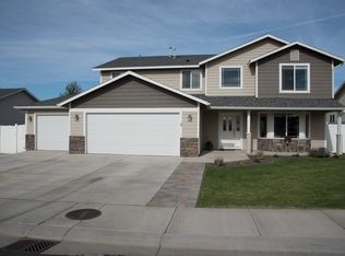 201 Clemans Ave, Moxee, WA 98936