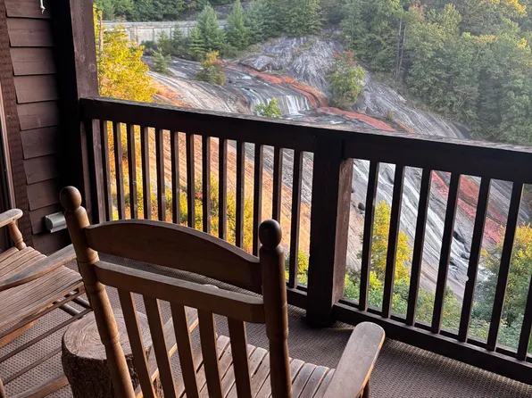 54 Upper Tanglewood Rd APT 2, Lake Toxaway, NC 28747