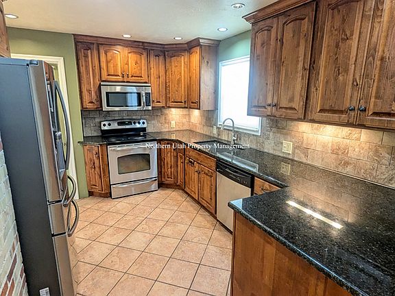 4 Kitchen_10302024