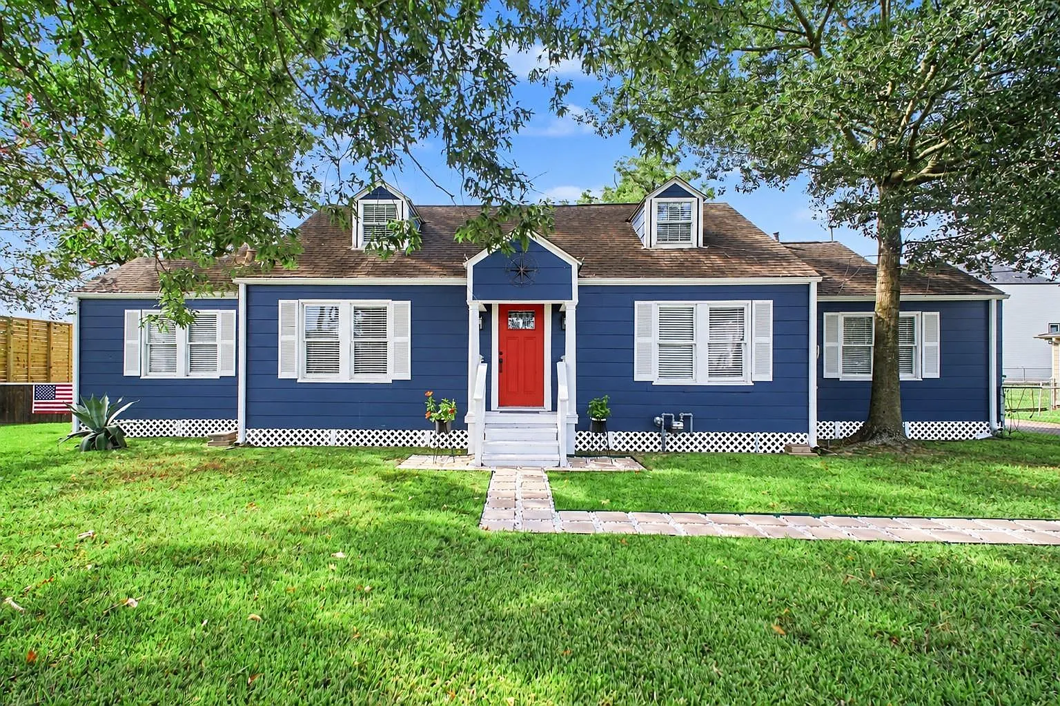 4 bed, 2.0 bath, 2009 sqft, $2,895 — Photo 1