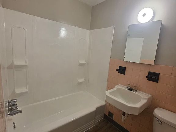 3rd image of 16818 Grovewood Ave #9