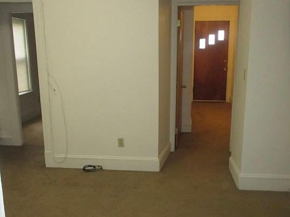 5th image of 453 Shirley St #1