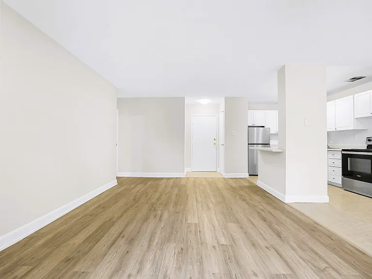 17 Barker St — Photo 9