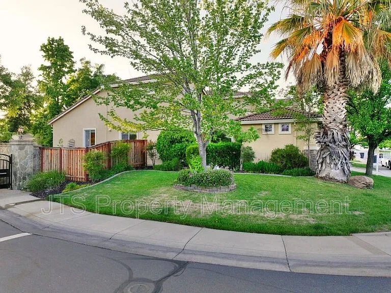 2040 San Esteban Cir — Photo 101