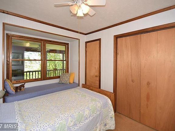 3rd image of 676 Hilltop Ln