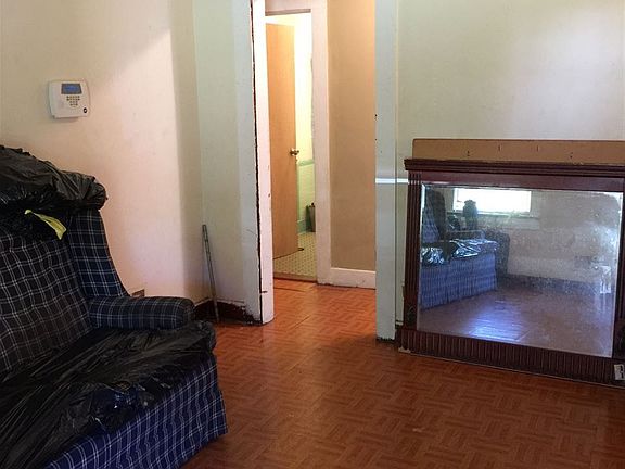 4th image of 223 Woodview Ave
