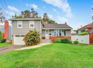 334 Grover Ave E, Massapequa Park, NY 11762