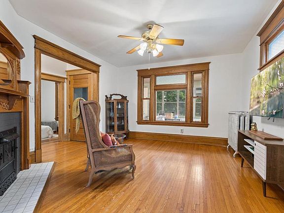 3rd image of 1122 Marshall Ave