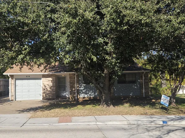 614 W Harwood Rd, Euless, TX 76039