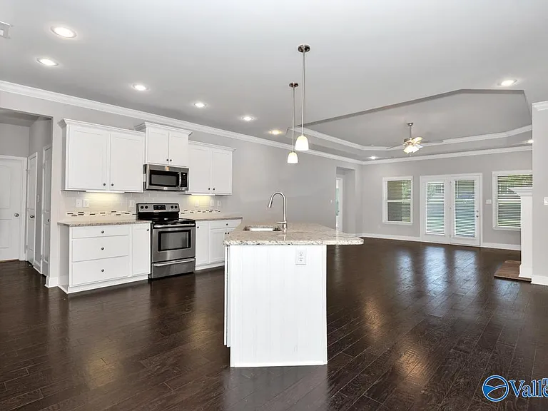 207 Blackwood Dr — Photo 4