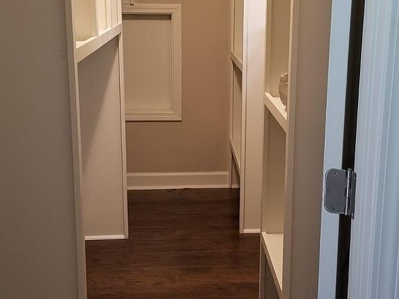 Walk-in closet