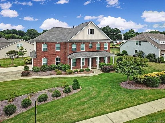 2nd image of 108 Pecan Hills Dr